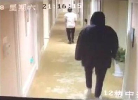 胡一天被爆酒店夜會(huì)高挑美女,工作人員回應(yīng)